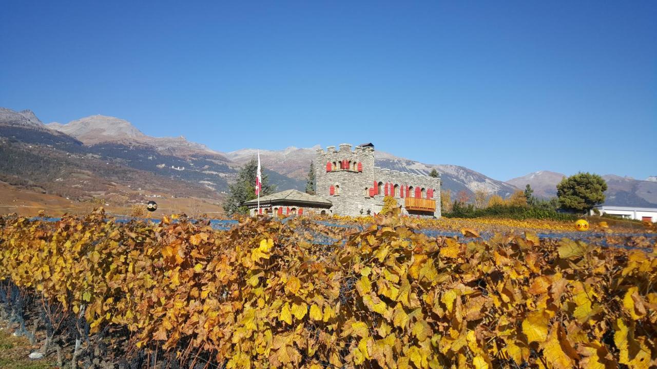 Castel De Daval Bed & Breakfast Sierre Dış mekan fotoğraf