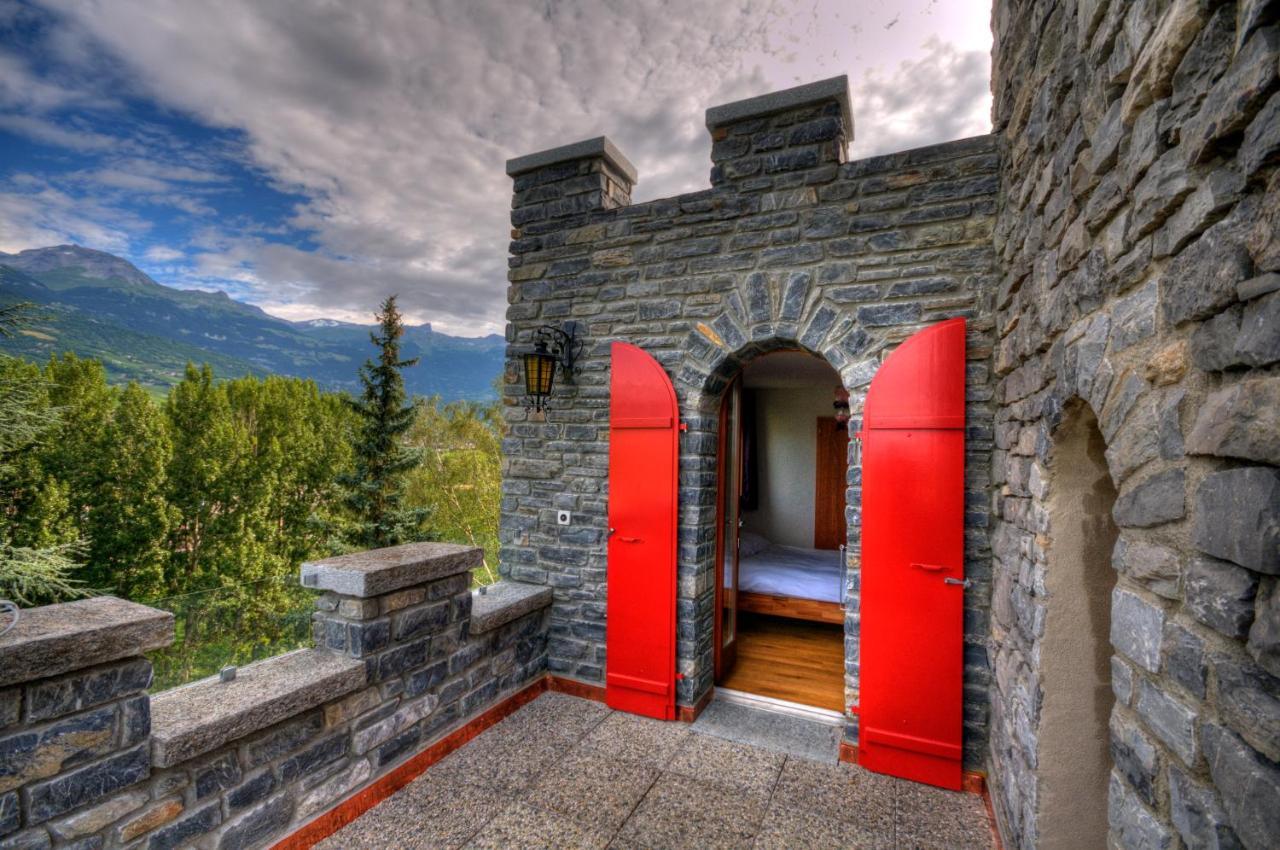 Castel De Daval Bed & Breakfast Sierre Dış mekan fotoğraf