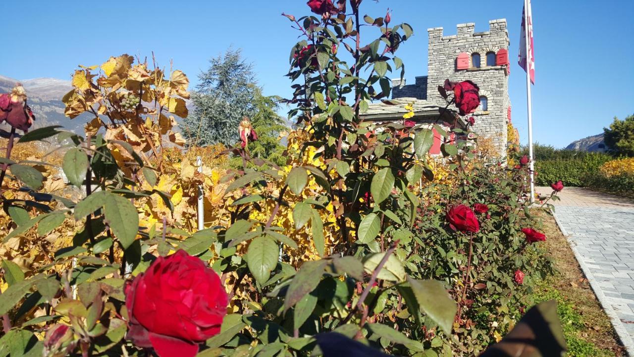 Castel De Daval Bed & Breakfast Sierre Dış mekan fotoğraf