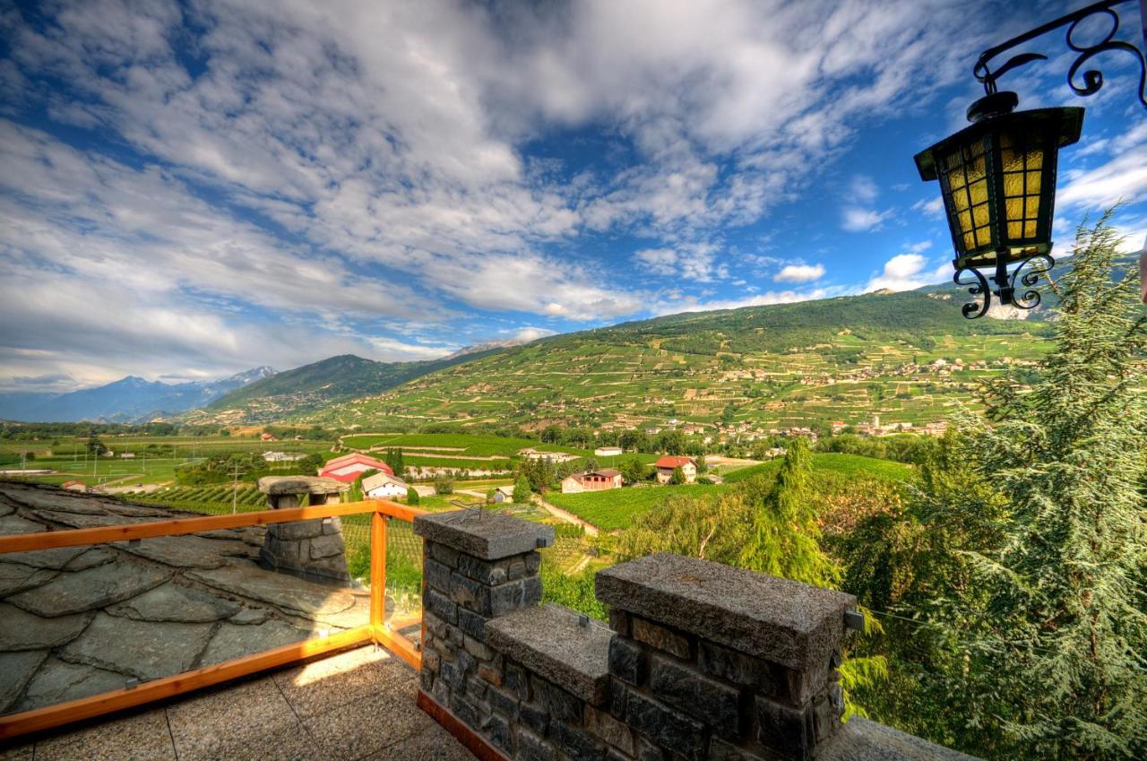 Castel De Daval Bed & Breakfast Sierre Dış mekan fotoğraf