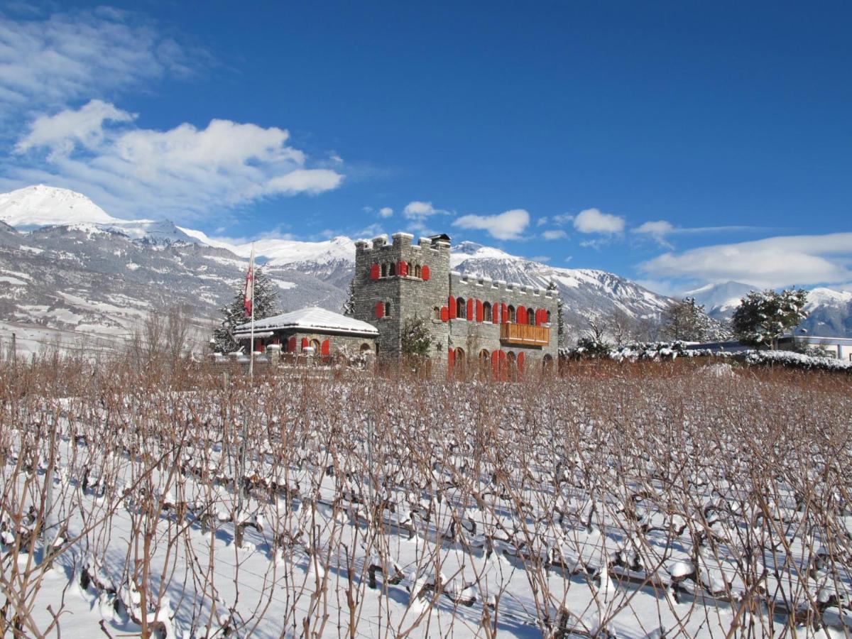 Castel De Daval Bed & Breakfast Sierre Dış mekan fotoğraf