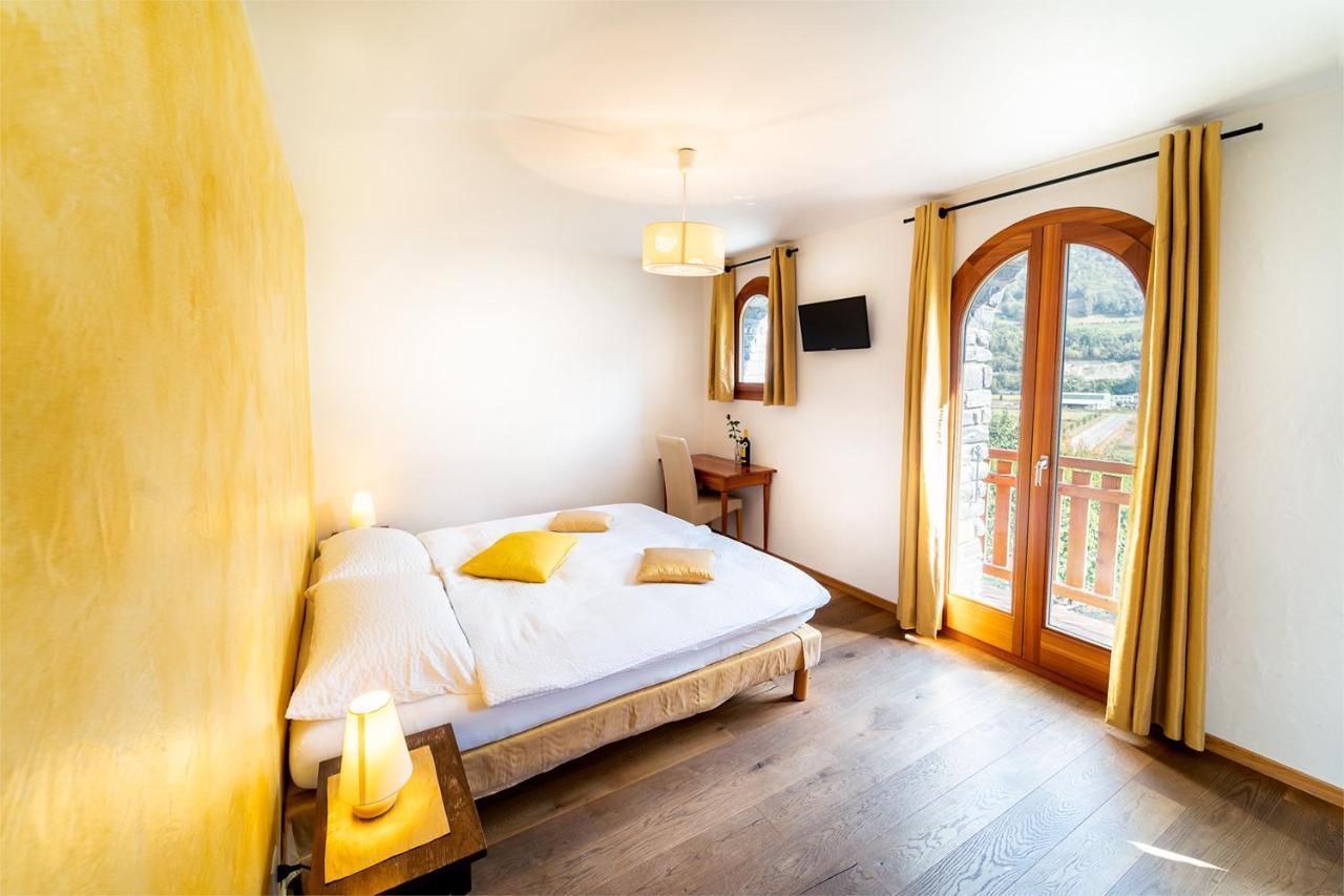Castel De Daval Bed & Breakfast Sierre Dış mekan fotoğraf