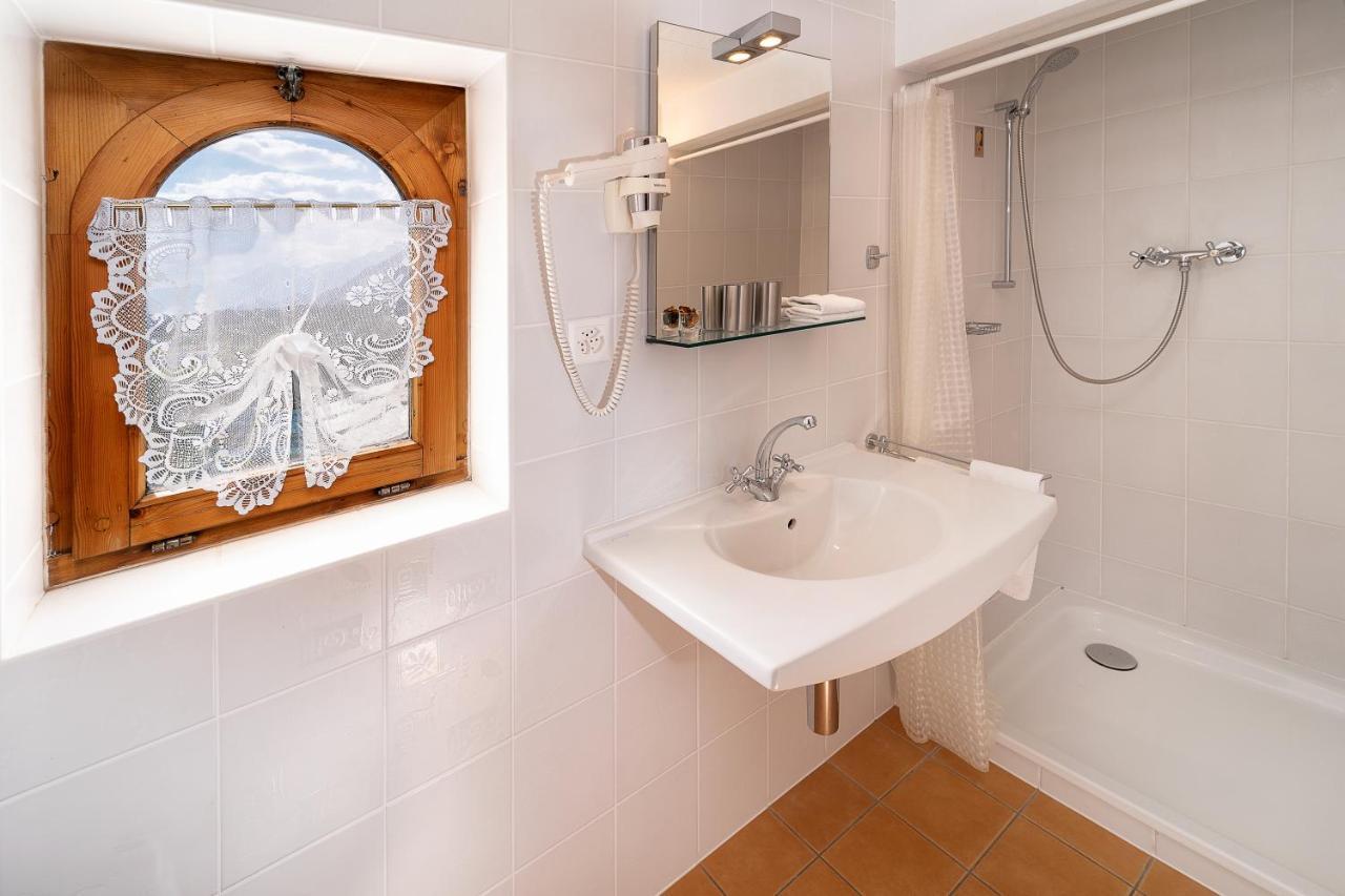 Castel De Daval Bed & Breakfast Sierre Dış mekan fotoğraf