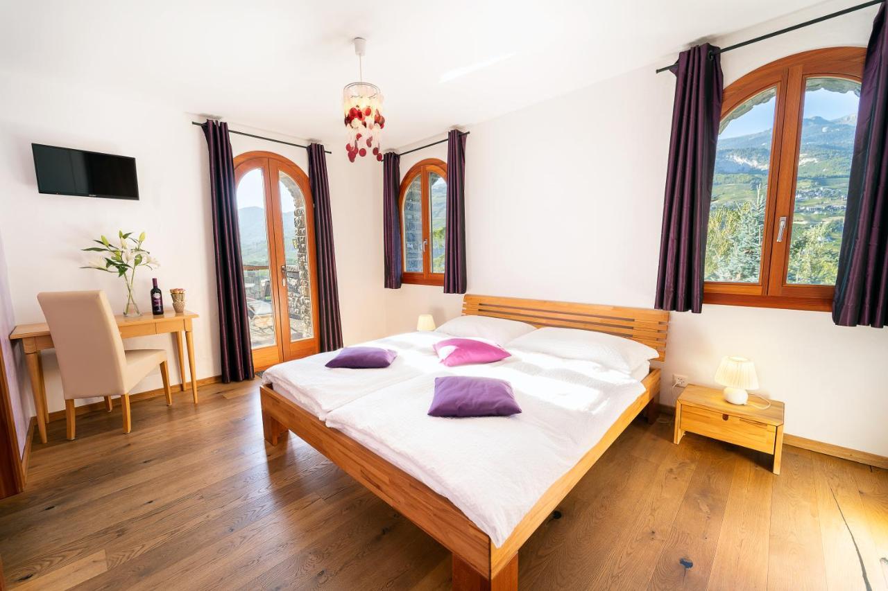 Castel De Daval Bed & Breakfast Sierre Dış mekan fotoğraf