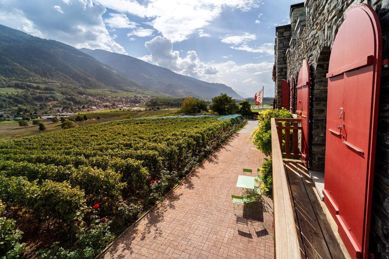 Castel De Daval Bed & Breakfast Sierre Dış mekan fotoğraf