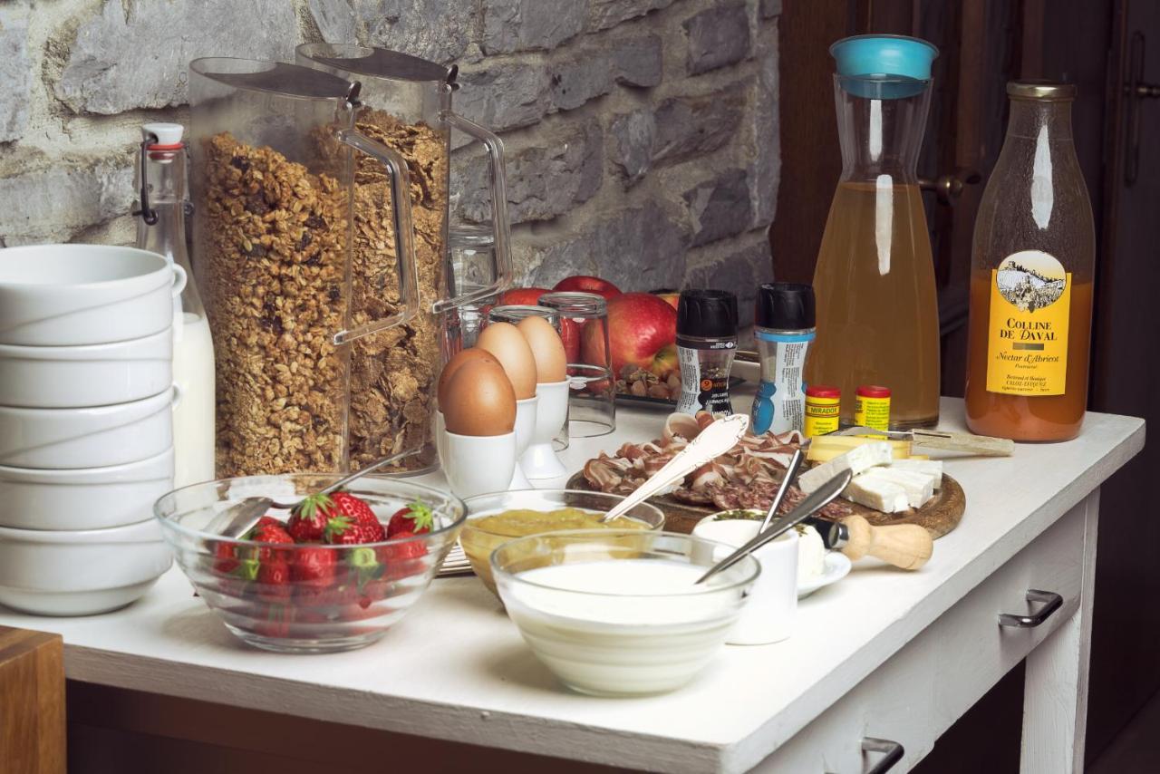 Castel De Daval Bed & Breakfast Sierre Dış mekan fotoğraf