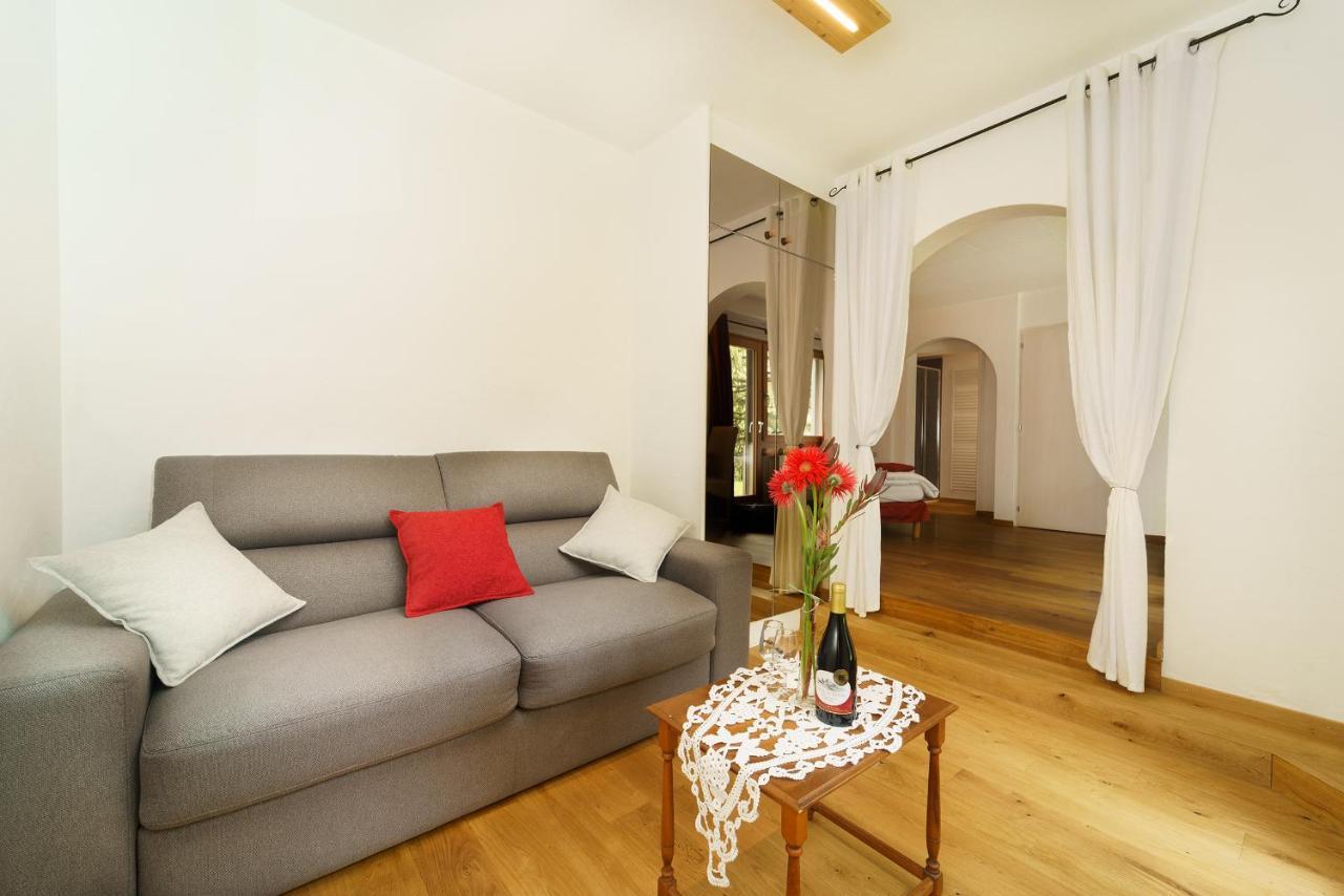 Castel De Daval Bed & Breakfast Sierre Dış mekan fotoğraf